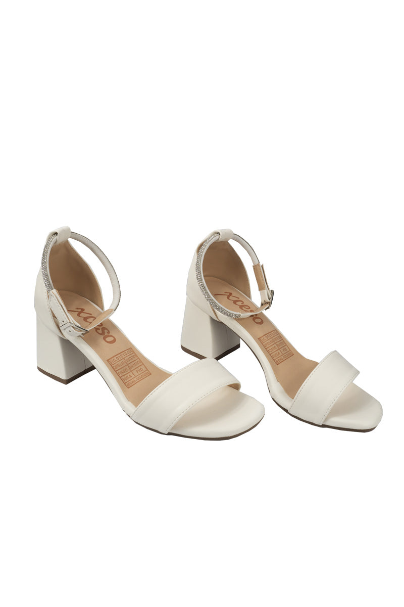 TACONES CON CORREA DE BRILLOS