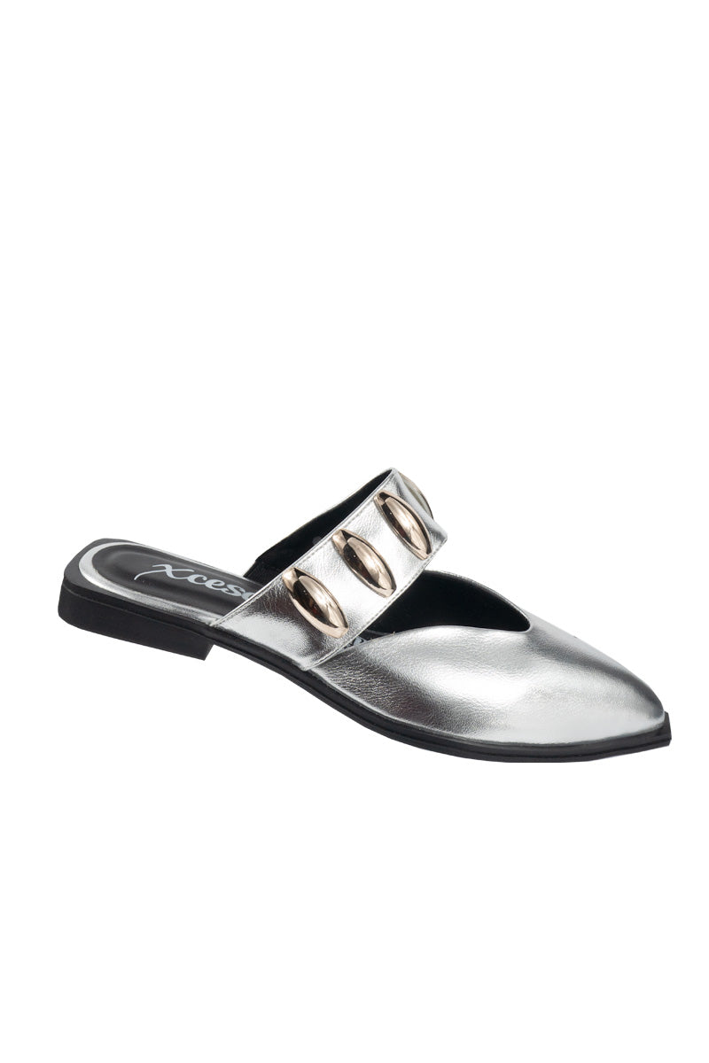 ZUECO EN PUNTA CON TACHES