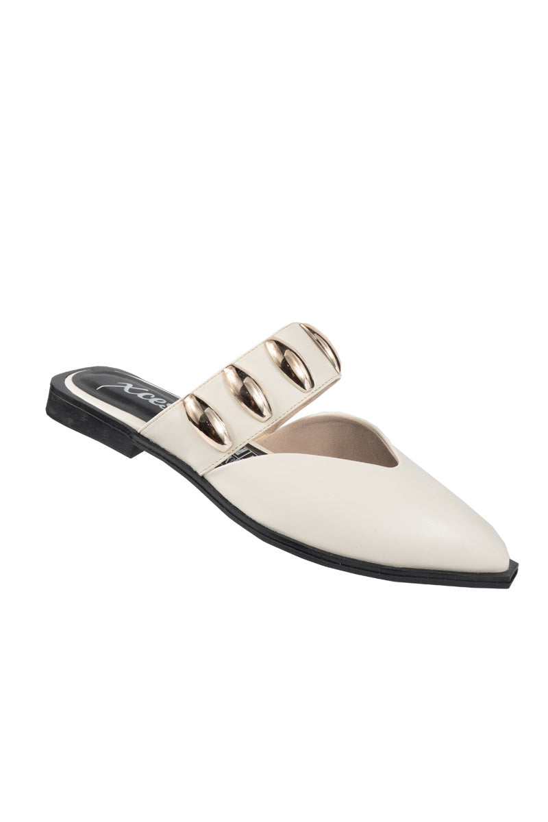 ZUECO EN PUNTA CON TACHES